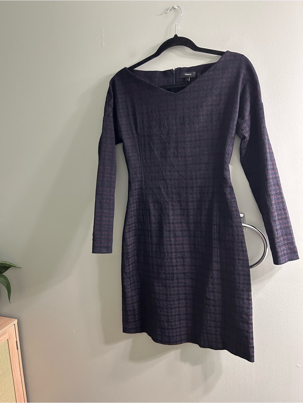 NWOT Theory Body Con Houndstooth
Jacquard Plaid Sheath Dress Dark
Currant